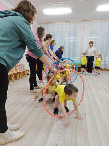 Спортивный досуг с родителями "Цирк зажигает огни" Спортивный досуг с родителями "Цирк зажигает огни".